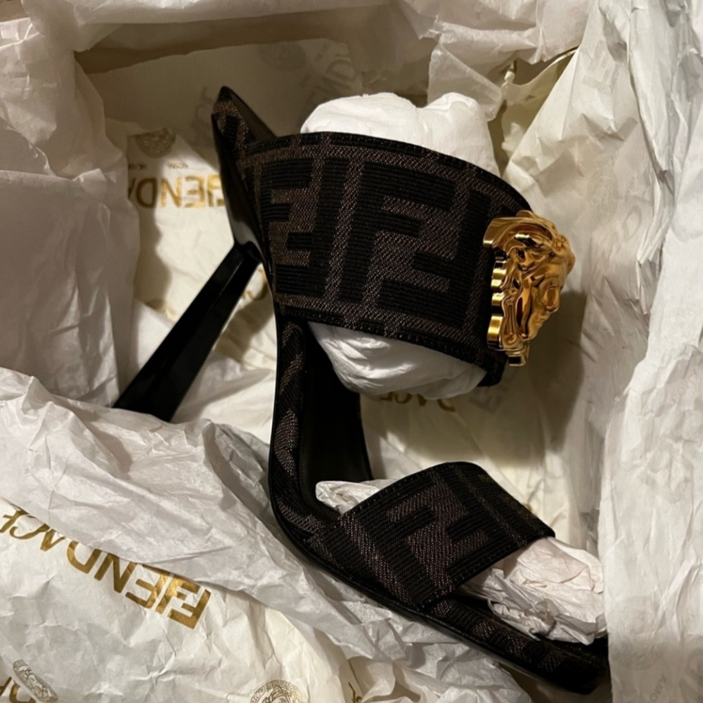 ‼️SOLD‼️Fendace Heels - Picture 4 of 12